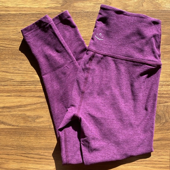 Beyond Yoga Caught in the Midi Leggings - purple heather - Picture 5 of 10